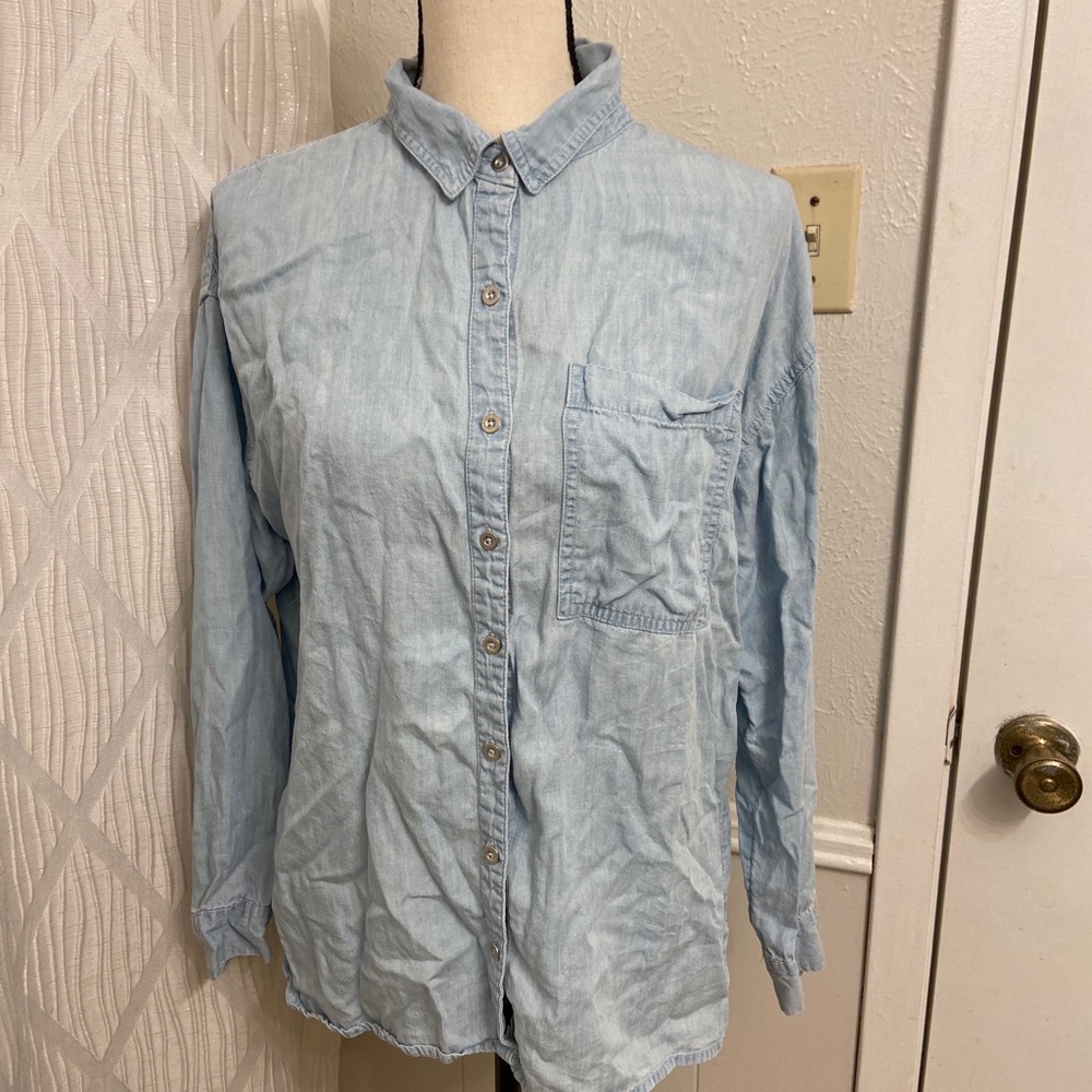 Forever 21 Women’s Size Large Denim Shirt Blue Button Front Long Sleeve